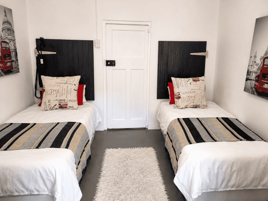 Affi-Plaas Redelinghuys guesthouse accommodation twin beds London Red